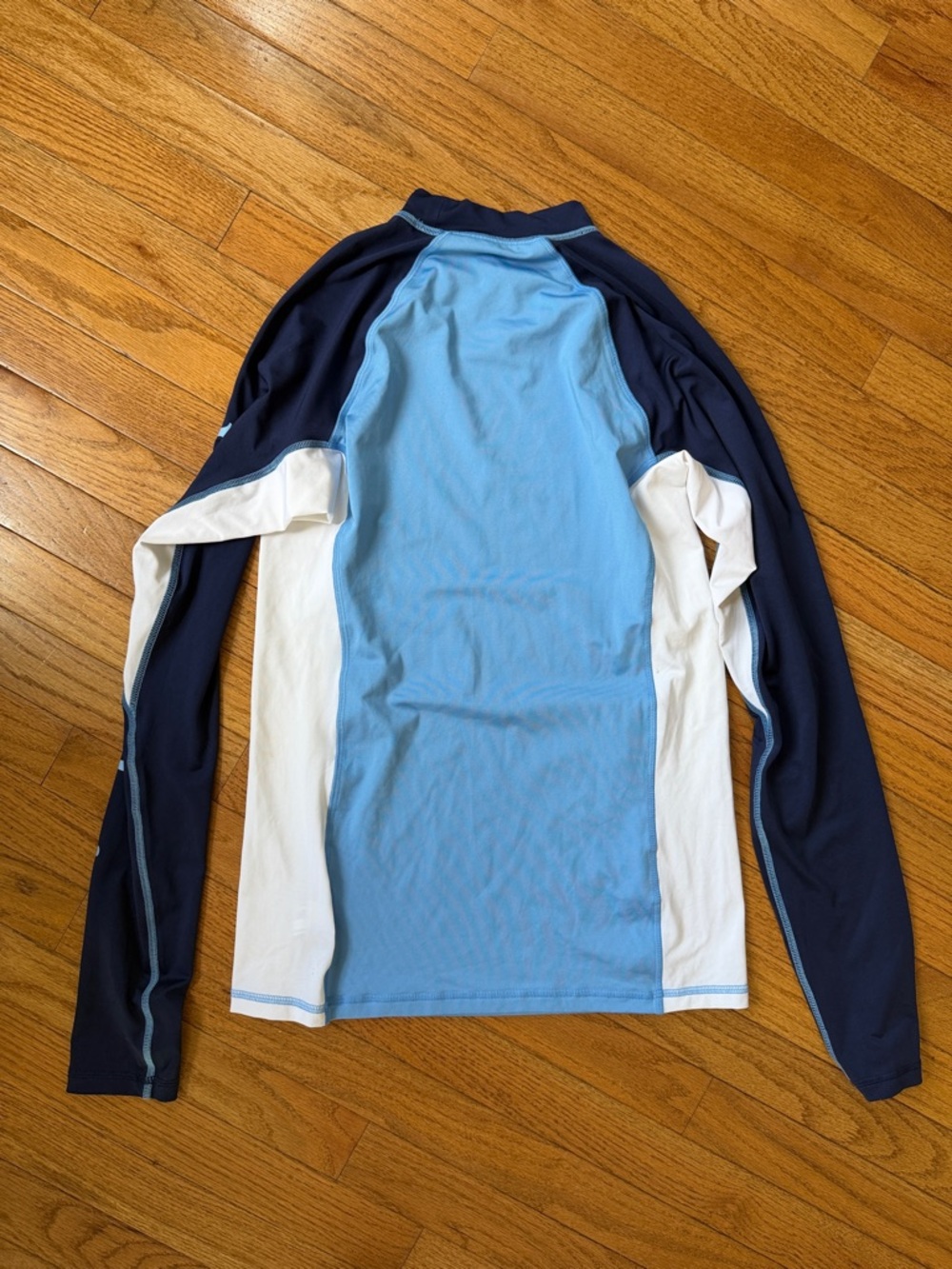 Vineyard Vines Men’s Long-Sleeve Rash Guard - Picture 4 of 4